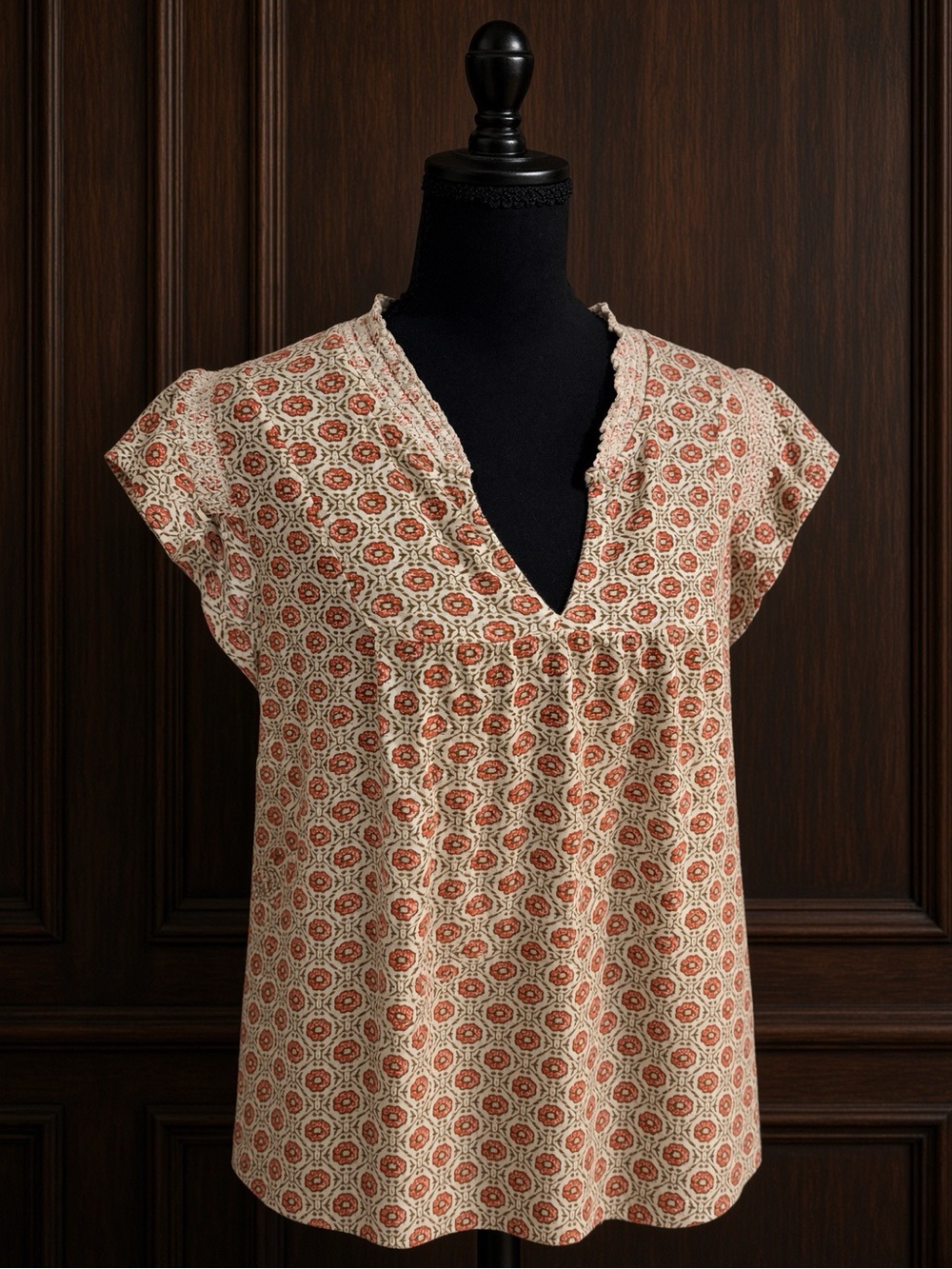 Lucky Brand Printed V-Neck Top – Cream & Rust – Size L